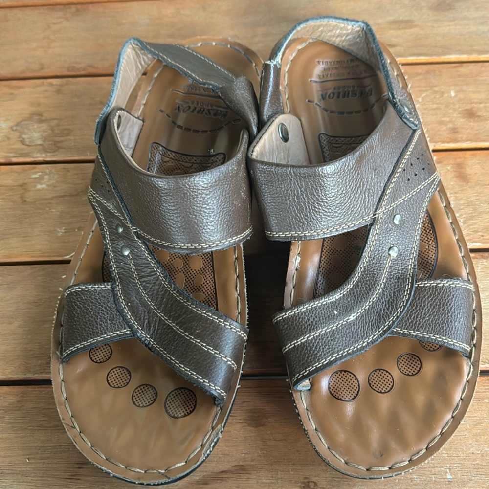 Mens leather non slip lightweight, open toe sandals